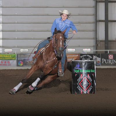 Hillari Combs competing in barrel race